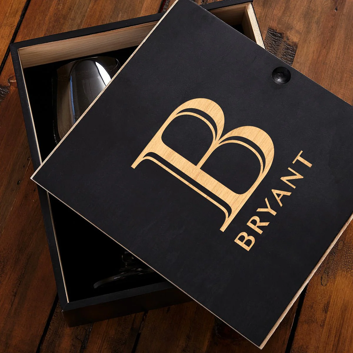 Pomerol Wine Gift Set with Personalized Wine Glasses and Wooden Box - Image 7