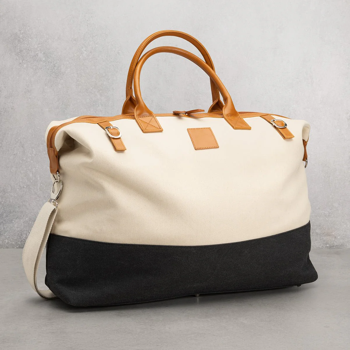 Strathmoor Weekender Travel Bag Tote for Women, White & Black - Image 3