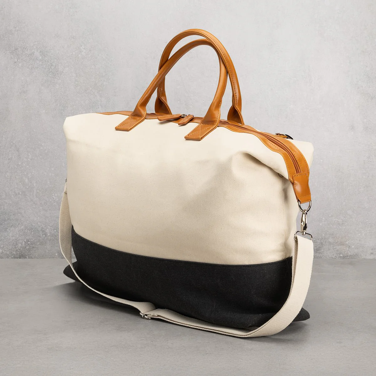 Strathmoor Weekender Travel Bag Tote for Women, White & Black - Image 5